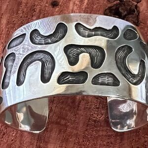 Vintage Mexico Sterling Silver Cuff Bracelet Abstract Cut-Out Designs 74g, 6.75”